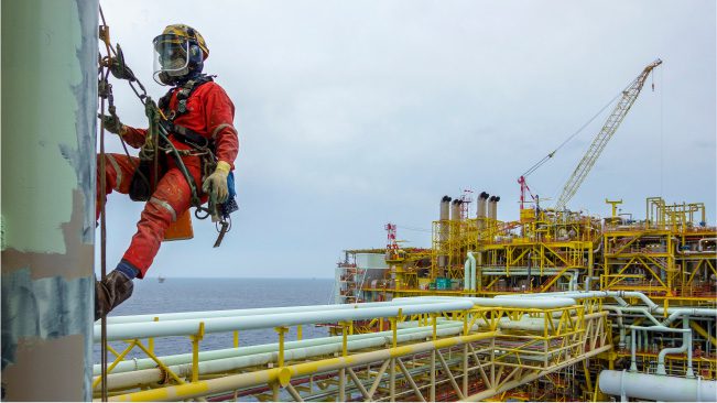 ۱۰ سرفصل مهم درباره اهمیت HSE در صنایع نفت و گاز