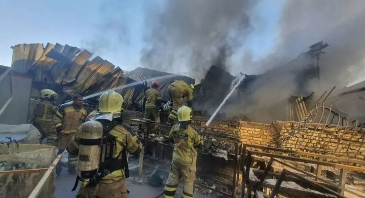 جلال ملکی: آتش‌سوزی شهرک صنعتی شمس‌آباد مصدومی نداشته/ عملیات اطفا حریق ادامه دارد